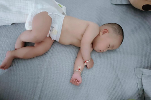 鹰潭宝宝拉屎有黑色颗粒